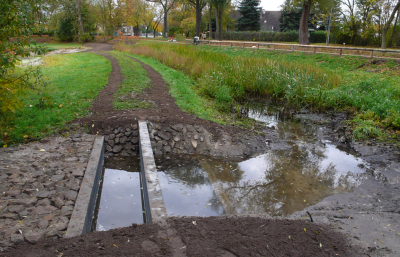 Vorreinigungsbecken und �lsperre